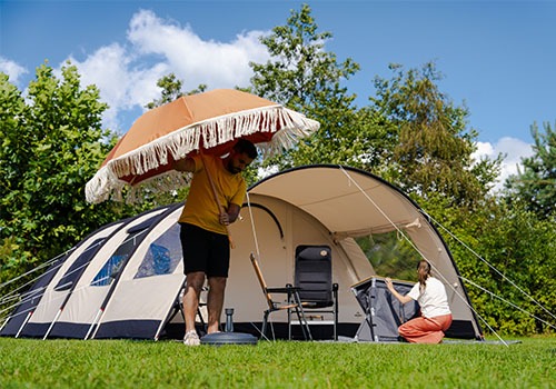 tent en kampeermeubelen opzetten